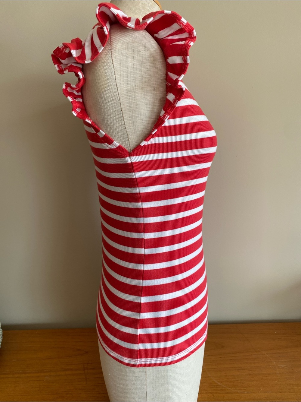 George brand red & white striped sleeveless top with v neck and ruffles
Small❤️🤍 - Picture 4 of 9
